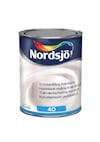 Färgburk med etiketttext: "Nordsjö Original Snickerifärg halvblank". Texten är tryckt på flera språk.
