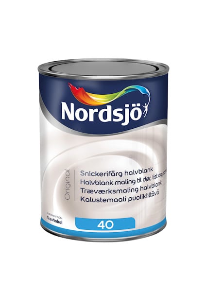 Färgburk med etiketttext: "Nordsjö Original Snickerifärg halvblank". Texten är tryckt på flera språk.