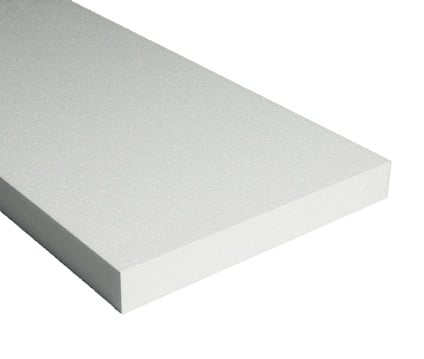 Vit rektangulär cellplastskiva mot grå bakgrund.