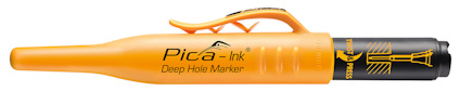 Orange märkpenna med svart spets, märkt "Pica Ink Deep Hole Marker" och ett fack för påfyllning.