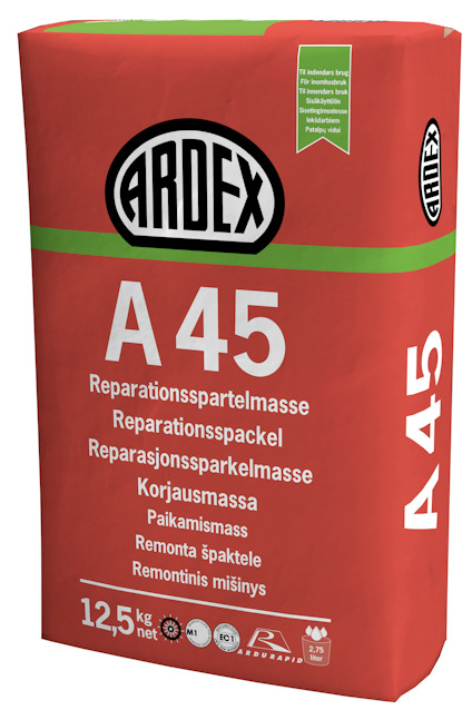 Röd påse med texten "ARDEX A45 Reparationsspackel" och detaljer på flera språk.