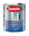 Färgburk med "Sadolin V Super" etikett, visar olika språk och en inomhusmiljö med dörr och vägg.