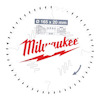 Cirkelsågklinga med texten "Milwaukee" och symboler för klingans specifikationer tryckta på ytan.