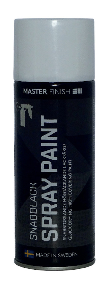 Vit sprayburk med texten "SNABB TORKANDE SPRAY PAINT". Svart etikett med vit text och en svensk flagga längst ner.