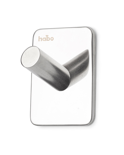 Metallkrok med borstad finish monterad på en rektangulär platta.