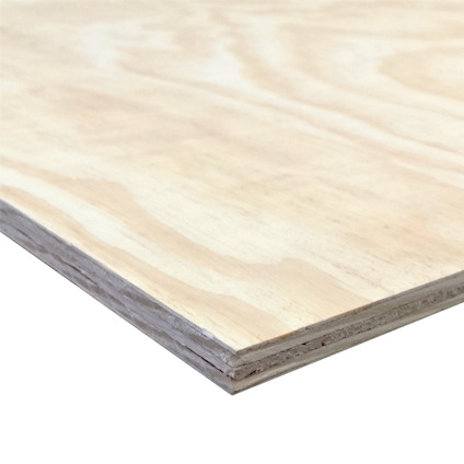 Kantskuren plywoodskiva med synliga lager, ljus träyta och subtil ådring.