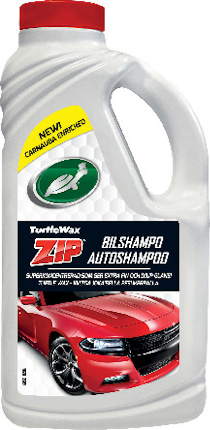 Vit flaska Turtle Wax Zip bilschampo med röd bil på etiketten och röd kork. Text: "NY! Carnauba enriched."