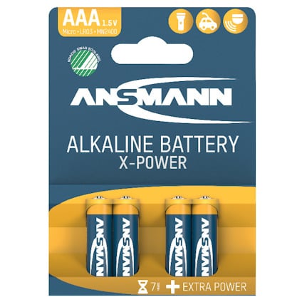 Förpackning med fyra Ansmann AAA alkaliska batterier X-Power 1,5V, med piktogram för klocka, leksak och ficklampa.