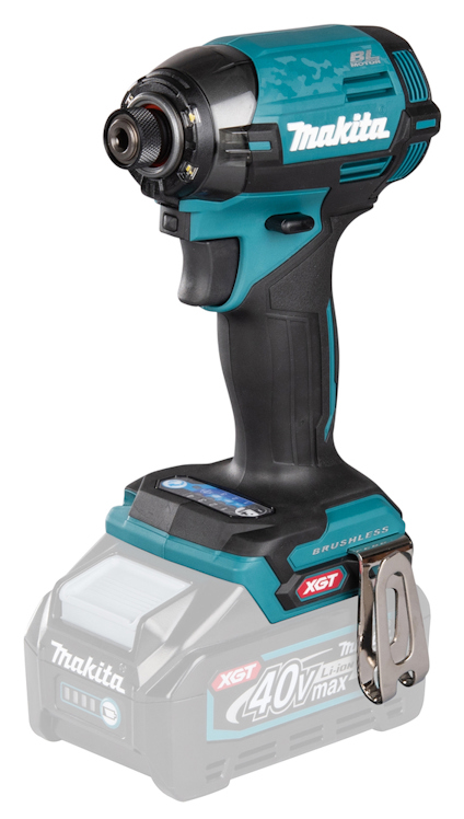 Slagskruvdragare från Makita i blå och svart färg, med kompakt design och bekväm greppyta.