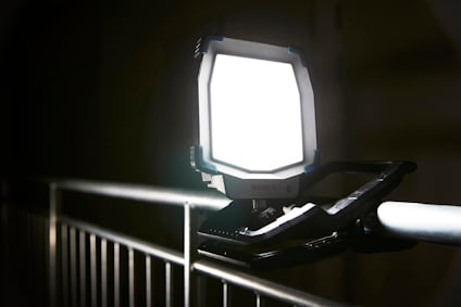 ARBETSLAMPA SHINY 5000 RE APP MED FÄSTE MARELD