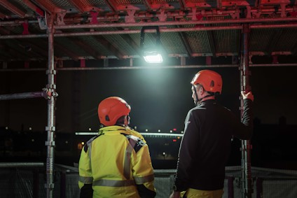 ARBETSLAMPA SHINY 5000 RE APP MED FÄSTE MARELD