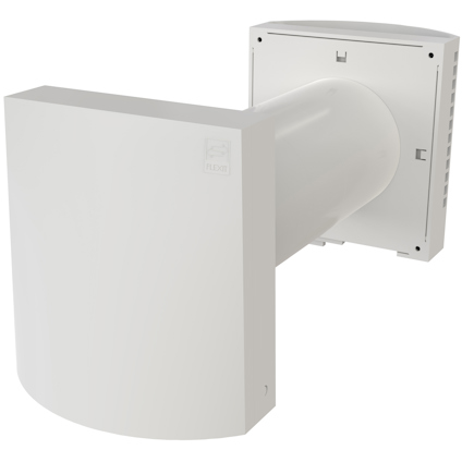 Vit rektangulär ventilationsenhet med rund hölje ansluten till en väggplatta.