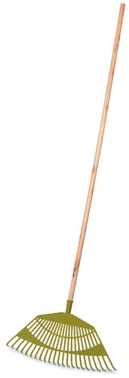 Grön lövräfsa med trähandtag, sedd mot en vit bakgrund.