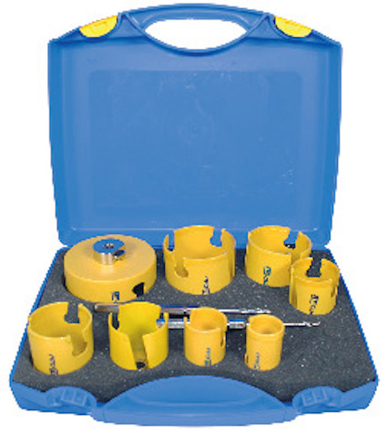 Hålsågsset med gula klingor och tillbehör i en blå plastlåda med vadderad insida.