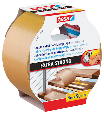 Förpackning med dubbelhäftande matta tejp, märkt Tesa Extra Strong, 5 m x 50 mm.