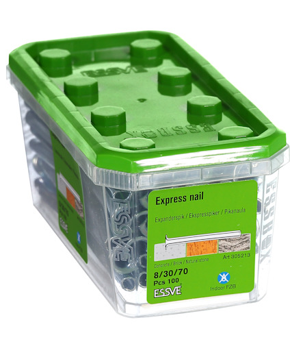Plastlåda med grönt lock, innehållande expresspikar, etikett med text "Express nail" och produktinformation.