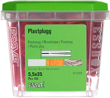 Plastpluggar i röd låda med grön etikett. Text: Plastplugg, 5,5x35, 100 st, ESSVE, art 50006.