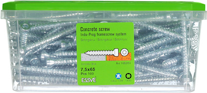Genomskinlig plastlåda med grönt lock innehållande betongskruv, märkningen visar ESSVE Concrete screw, 7,5x65mm, 10 st.