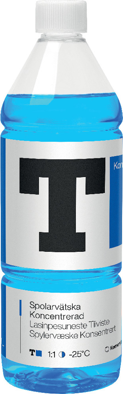 Plastflaska med blå spolarvätska, etikett med text på flera språk.