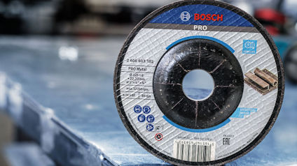 Rund Bosch PRO skärskiva för metall, text: "2 608 693 182", med diverse certifikationssymboler.