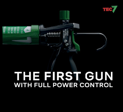 Grön och svart applikator med texten "THE FIRST GUN WITH FULL POWER CONTROL" och "TEC 7".