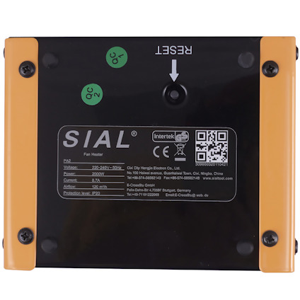 Svart panel med orange hörn och text "SIAL Fan Heater". Specifikationer och QR-kod visas.